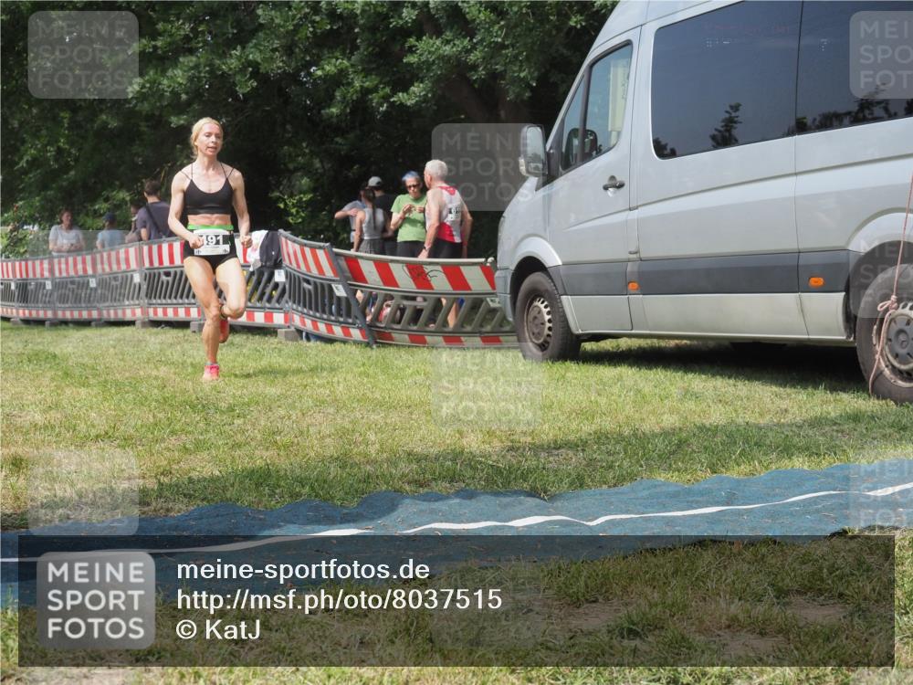 21.06.2025 - 27. Vierlanden-Triathlon KatJ http://msf.ph/oto/8037515 15.06.2025 11:28:10 Schwimmen  meine-sportfotos.de