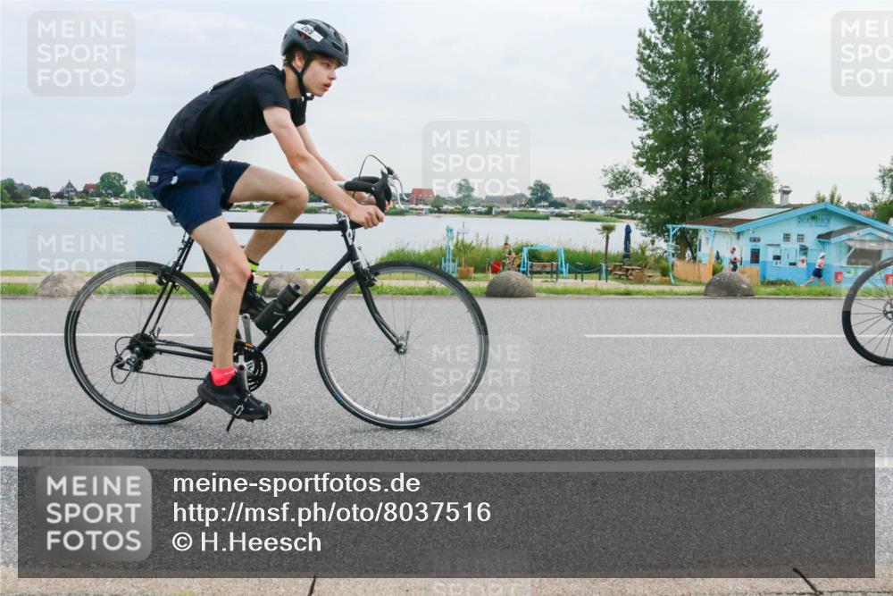 15.06.2025 - 27. Vierlanden-Triathlon H.Heesch http://msf.ph/oto/8037516 15.06.2025 10:52:25 Radfahren 269, 431, 468 meine-sportfotos.de