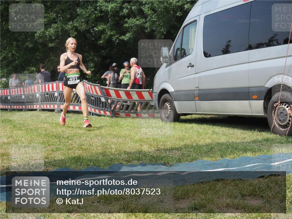 21.06.2025 - 27. Vierlanden-Triathlon KatJ http://msf.ph/oto/8037523 15.06.2025 11:28:10 Schwimmen  meine-sportfotos.de