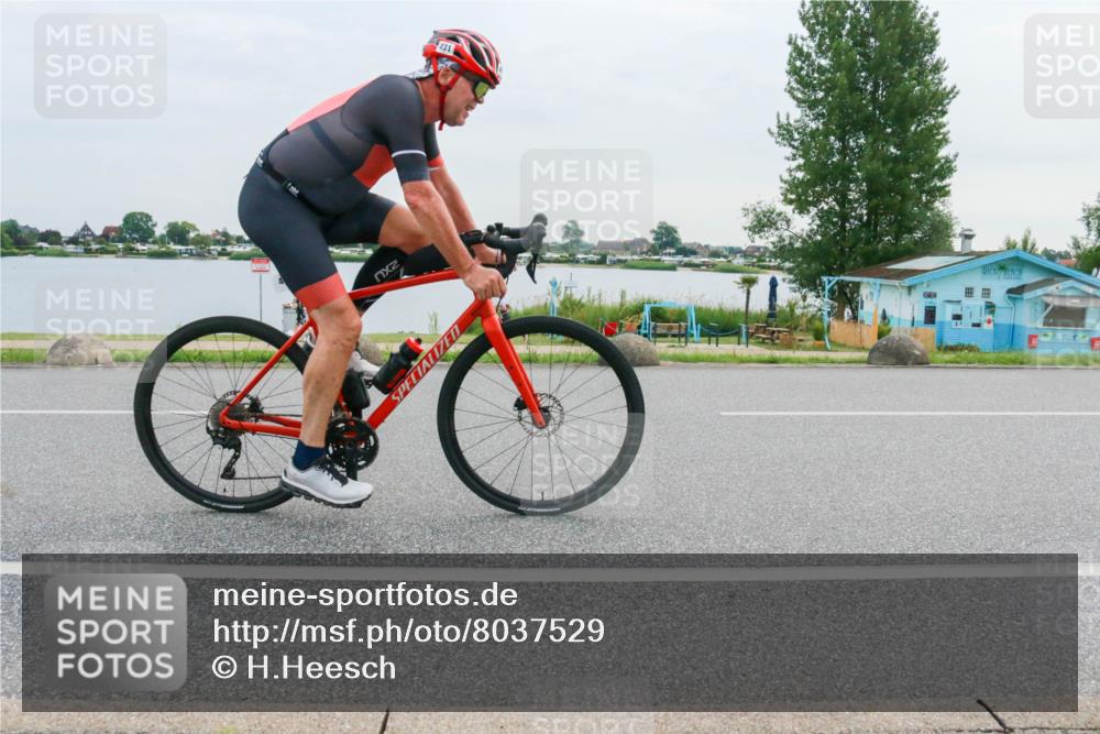 15.06.2025 - 27. Vierlanden-Triathlon H.Heesch http://msf.ph/oto/8037529 15.06.2025 10:52:29 Radfahren 431 meine-sportfotos.de
