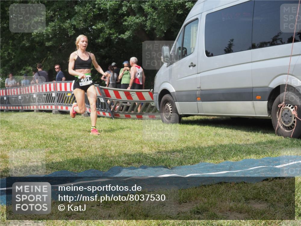 21.06.2025 - 27. Vierlanden-Triathlon KatJ http://msf.ph/oto/8037530 15.06.2025 11:28:10 Schwimmen  meine-sportfotos.de