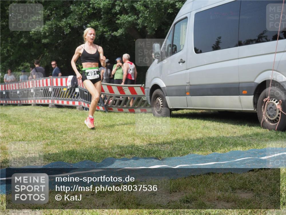 21.06.2025 - 27. Vierlanden-Triathlon KatJ http://msf.ph/oto/8037536 15.06.2025 11:28:10 Schwimmen  meine-sportfotos.de