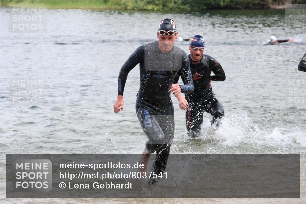21.06.2025 - 27. Vierlanden-Triathlon Lena Gebhardt http://msf.ph/oto/8037541 15.06.2025 12:06:30 Schwimmen 1014, 1015, 1016, 1017, 1019, 1020, 1021, 1022, 1023 meine-sportfotos.de