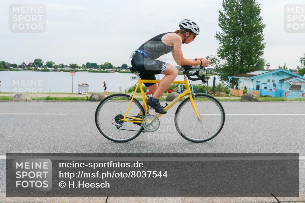 15.06.2025 - 27. Vierlanden-Triathlon H.Heesch http://msf.ph/oto/8037544 15.06.2025 10:52:38 Radfahren 234, 564 meine-sportfotos.de