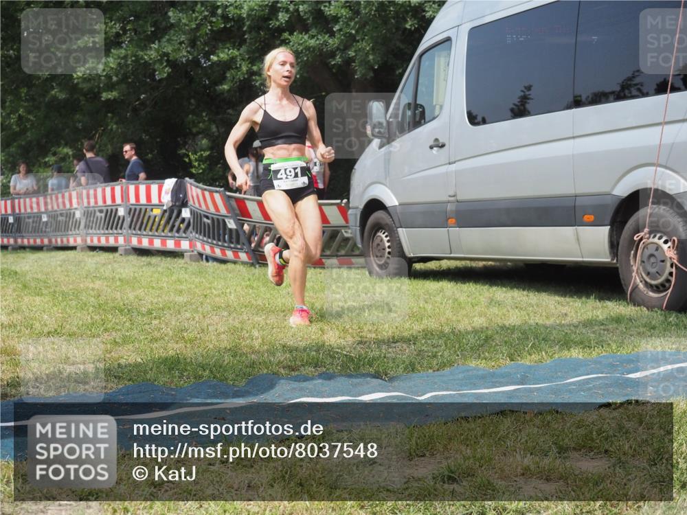 21.06.2025 - 27. Vierlanden-Triathlon KatJ http://msf.ph/oto/8037548 15.06.2025 11:28:10 Schwimmen  meine-sportfotos.de