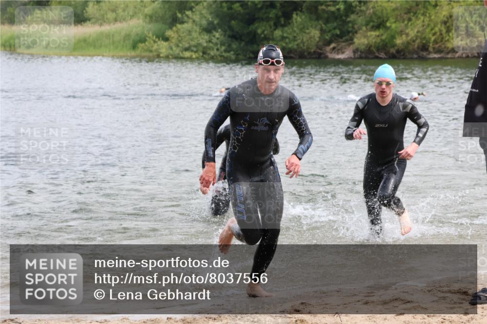 21.06.2025 - 27. Vierlanden-Triathlon Lena Gebhardt http://msf.ph/oto/8037556 15.06.2025 12:06:31 Schwimmen 1014, 1015, 1016, 1017, 1019, 1020, 1021, 1022, 1023 meine-sportfotos.de