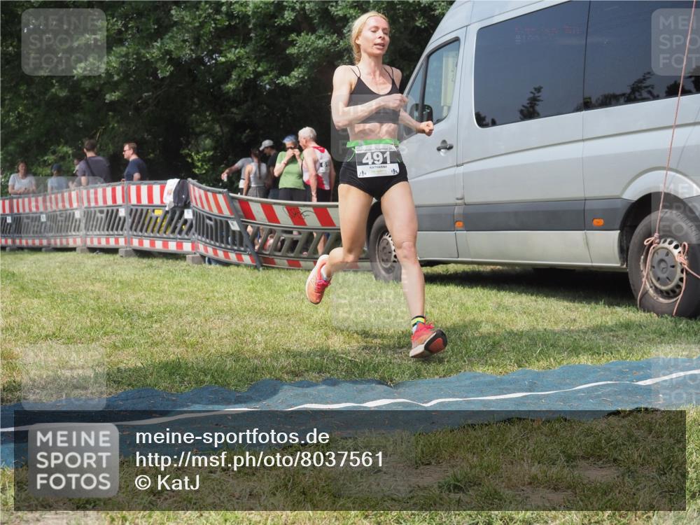 21.06.2025 - 27. Vierlanden-Triathlon KatJ http://msf.ph/oto/8037561 15.06.2025 11:28:10 Schwimmen  meine-sportfotos.de
