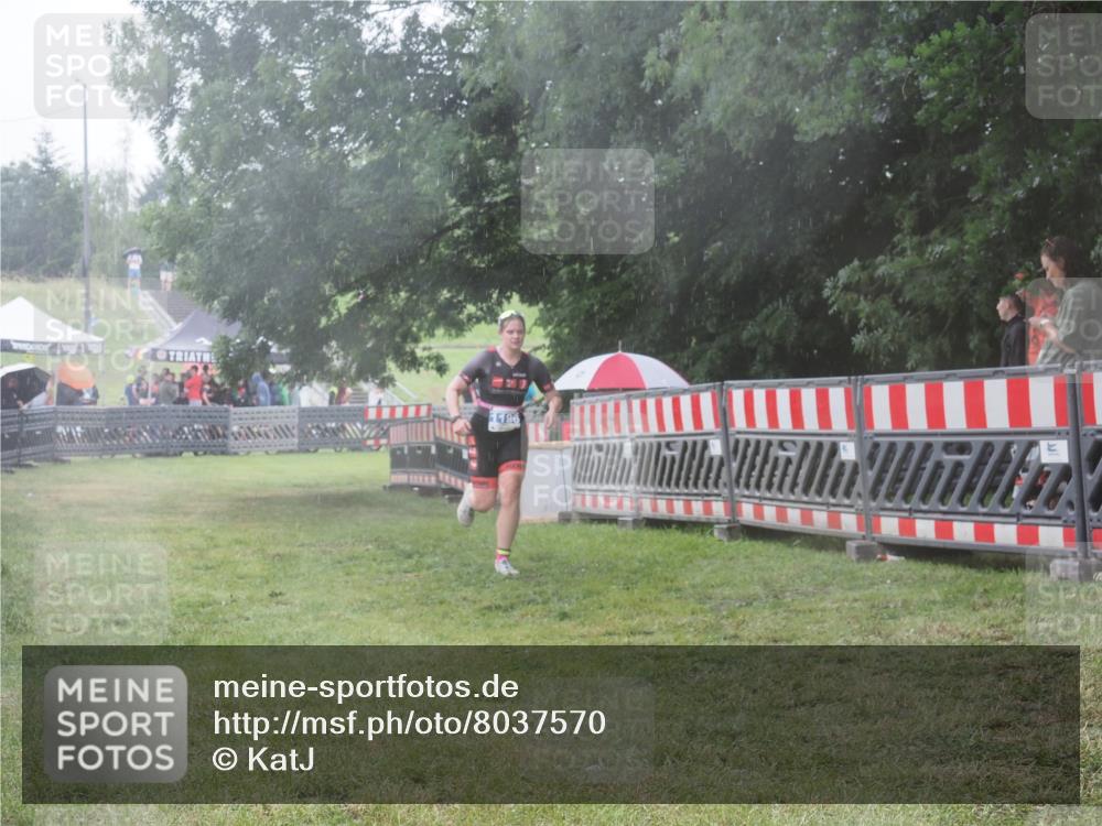 21.06.2025 - 27. Vierlanden-Triathlon KatJ http://msf.ph/oto/8037570 15.06.2025 14:18:53 Ziel 1196 meine-sportfotos.de