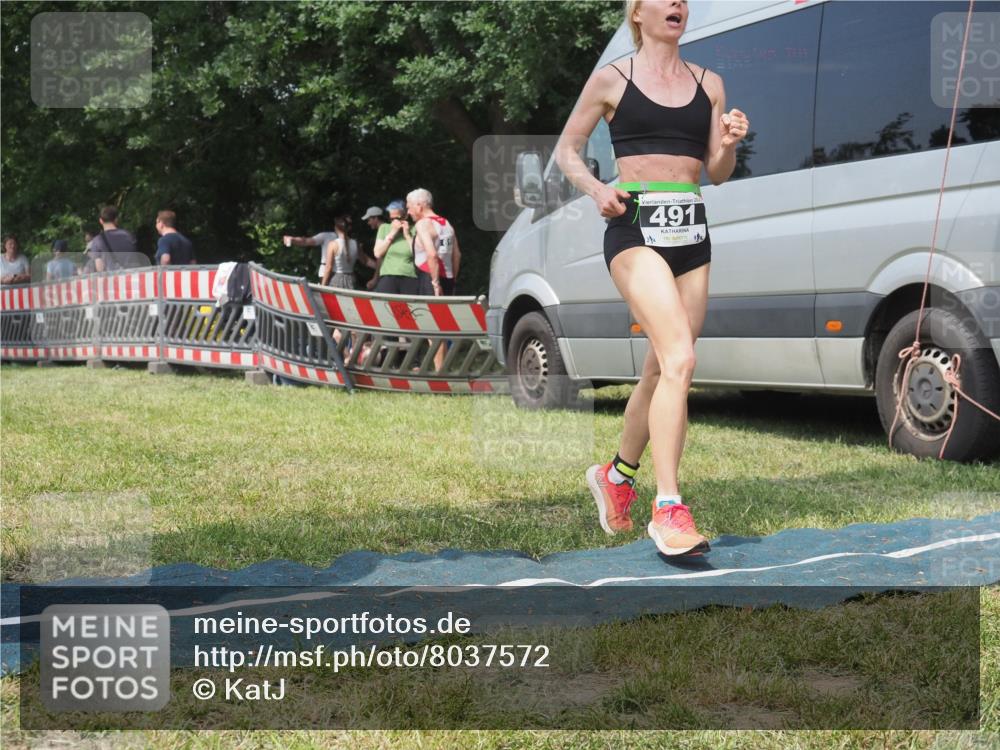 21.06.2025 - 27. Vierlanden-Triathlon KatJ http://msf.ph/oto/8037572 15.06.2025 11:28:11 Schwimmen 883 meine-sportfotos.de