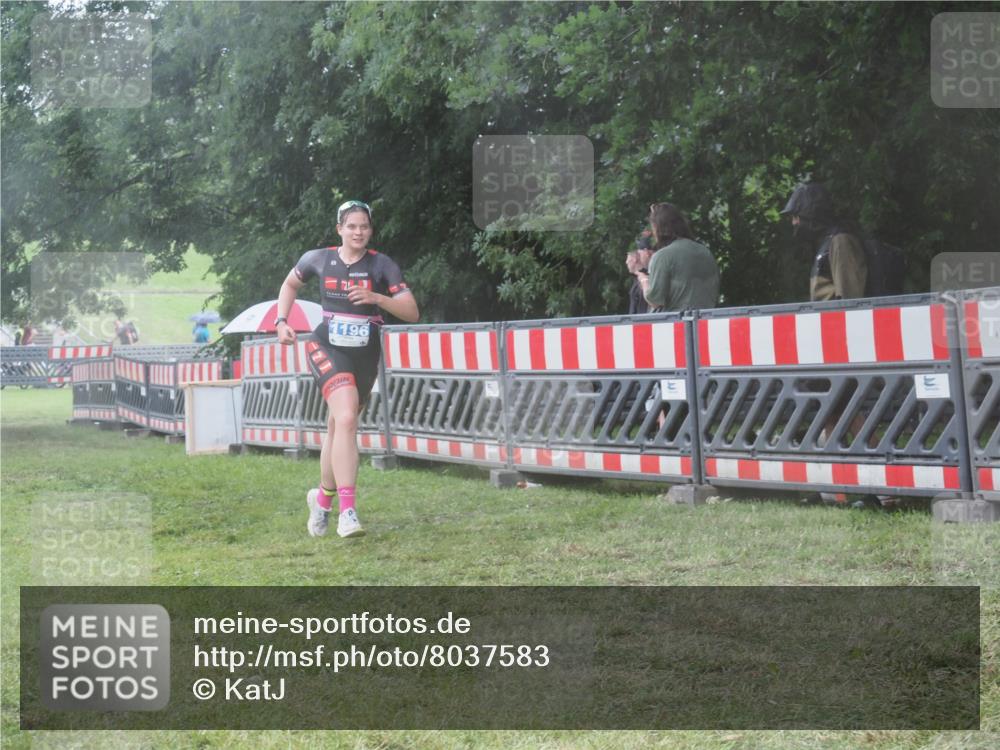 21.06.2025 - 27. Vierlanden-Triathlon KatJ http://msf.ph/oto/8037583 15.06.2025 14:18:53 Ziel 1196 meine-sportfotos.de