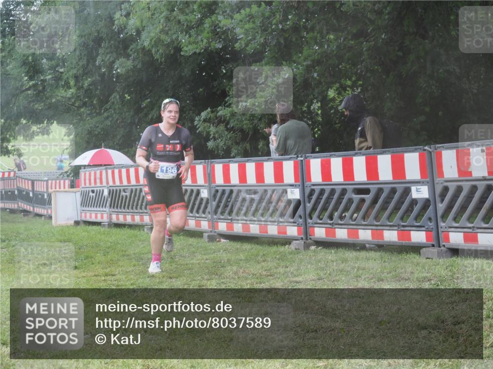 21.06.2025 - 27. Vierlanden-Triathlon KatJ http://msf.ph/oto/8037589 15.06.2025 14:18:54 Ziel 1196 meine-sportfotos.de