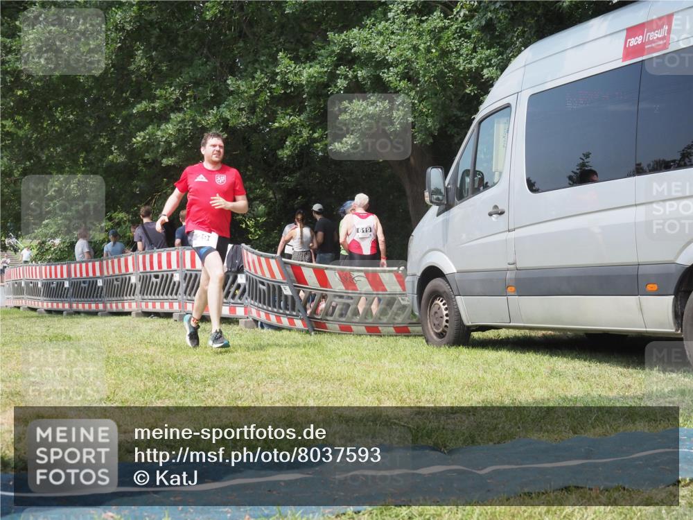 21.06.2025 - 27. Vierlanden-Triathlon KatJ http://msf.ph/oto/8037593 15.06.2025 11:28:23 Schwimmen 883 meine-sportfotos.de