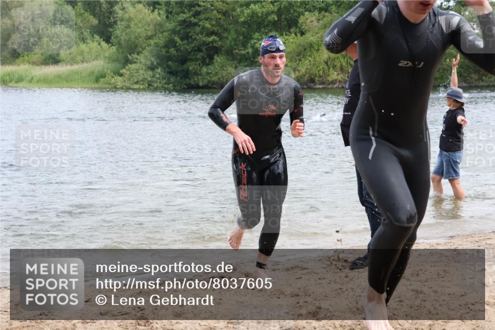 21.06.2025 - 27. Vierlanden-Triathlon Lena Gebhardt http://msf.ph/oto/8037605 15.06.2025 12:06:34 Schwimmen 1014, 1015, 1016, 1017, 1019, 1020, 1021, 1022, 1023 meine-sportfotos.de