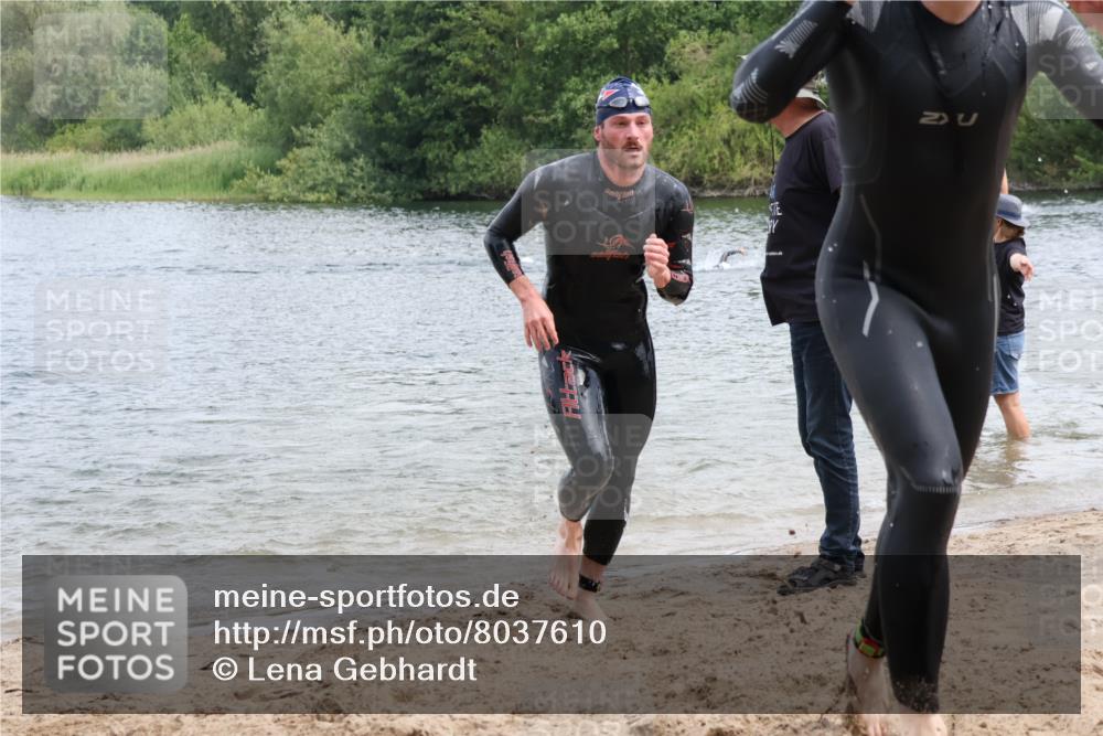 21.06.2025 - 27. Vierlanden-Triathlon Lena Gebhardt http://msf.ph/oto/8037610 15.06.2025 12:06:34 Schwimmen 1014, 1015, 1016, 1017, 1019, 1020, 1021, 1022, 1023 meine-sportfotos.de