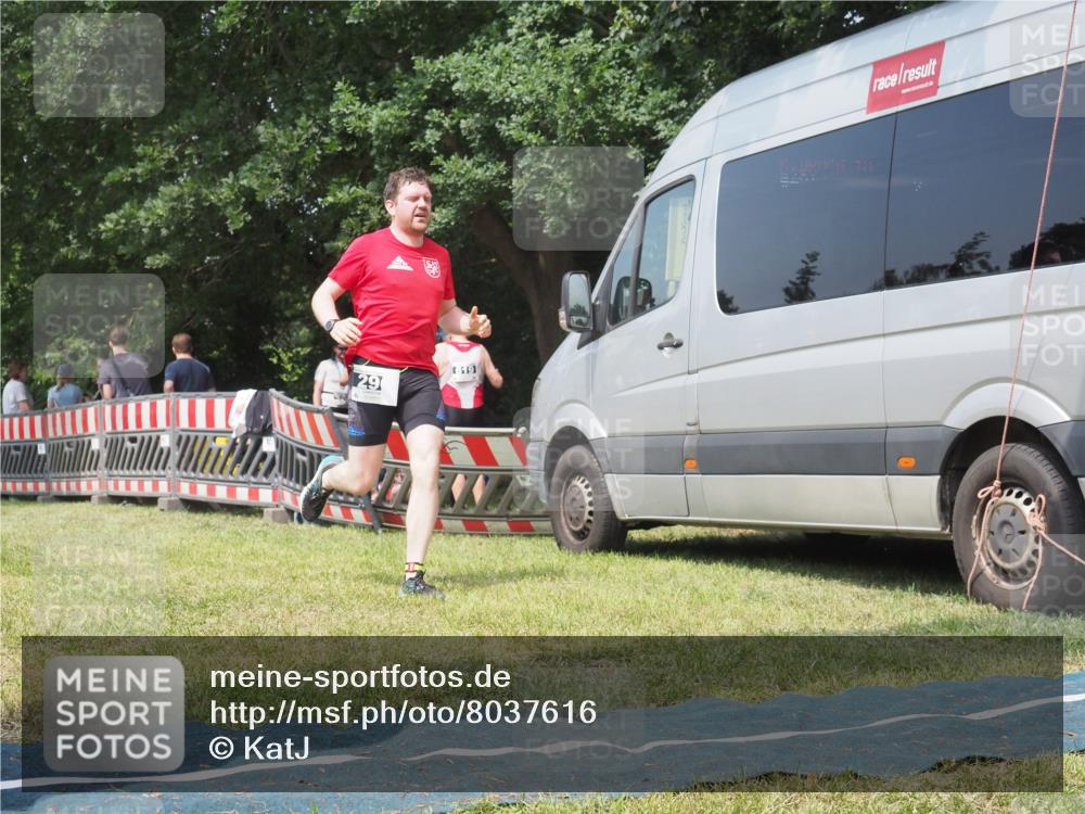 21.06.2025 - 27. Vierlanden-Triathlon KatJ http://msf.ph/oto/8037616 15.06.2025 11:28:23 Schwimmen 883 meine-sportfotos.de