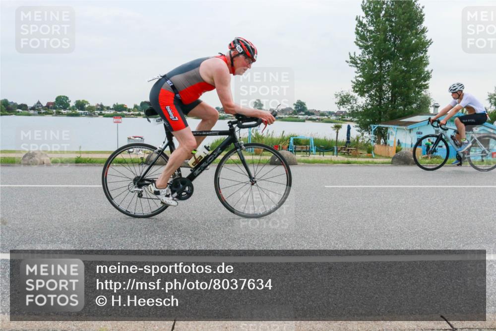 15.06.2025 - 27. Vierlanden-Triathlon H.Heesch http://msf.ph/oto/8037634 15.06.2025 10:52:50 Radfahren 58, 429 meine-sportfotos.de