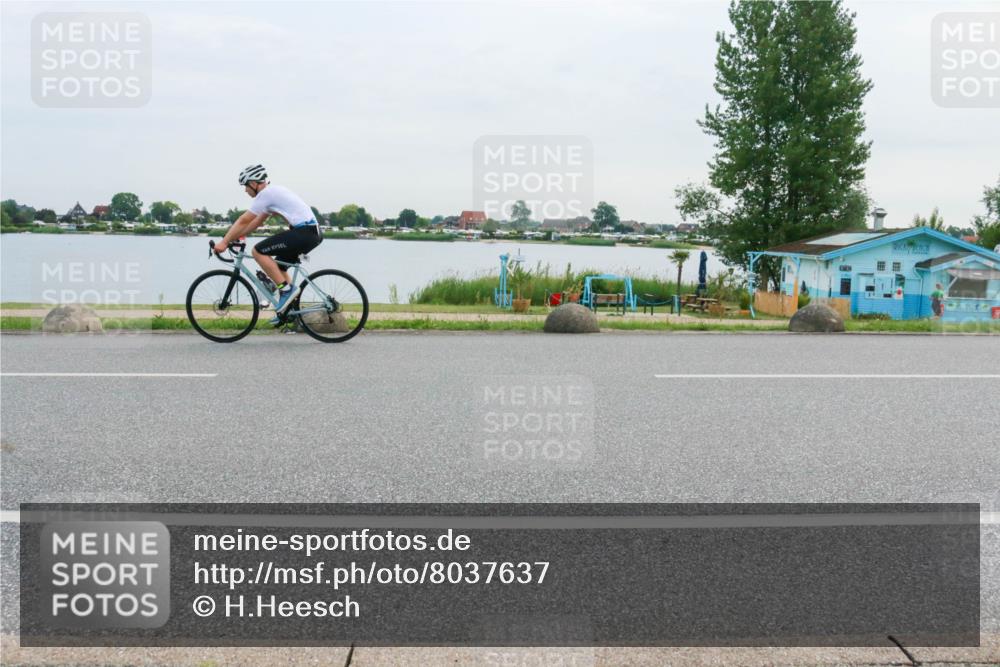 15.06.2025 - 27. Vierlanden-Triathlon H.Heesch http://msf.ph/oto/8037637 15.06.2025 10:52:51 Radfahren 58, 429, 625 meine-sportfotos.de