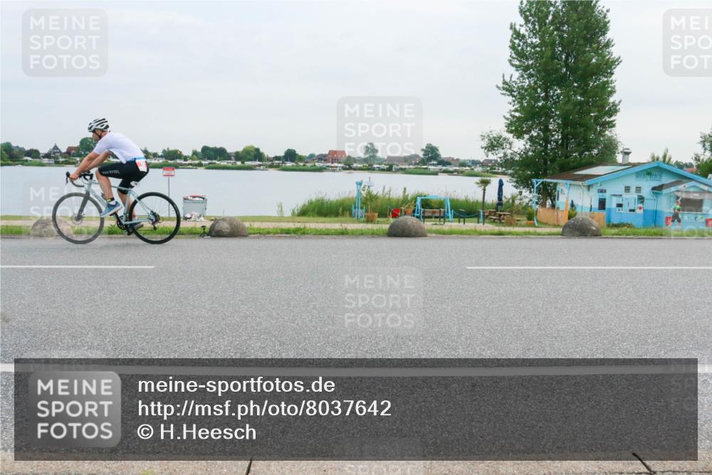 15.06.2025 - 27. Vierlanden-Triathlon H.Heesch http://msf.ph/oto/8037642 15.06.2025 10:52:51 Radfahren 58, 429, 625 meine-sportfotos.de