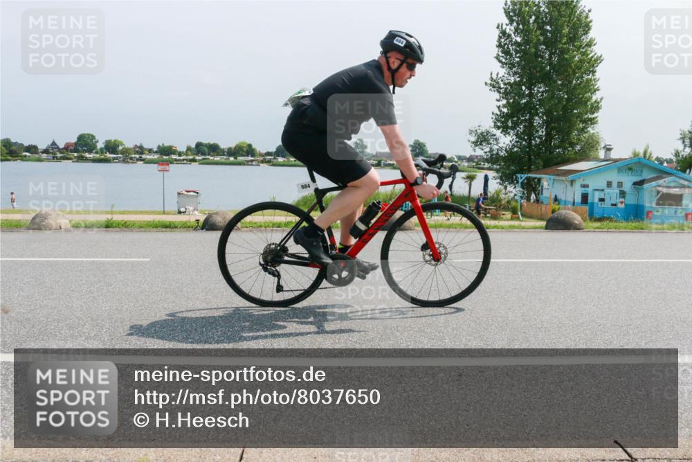 21.06.2025 - 27. Vierlanden-Triathlon H.Heesch http://msf.ph/oto/8037650 15.06.2025 11:47:30 Radfahren 684, 934 meine-sportfotos.de