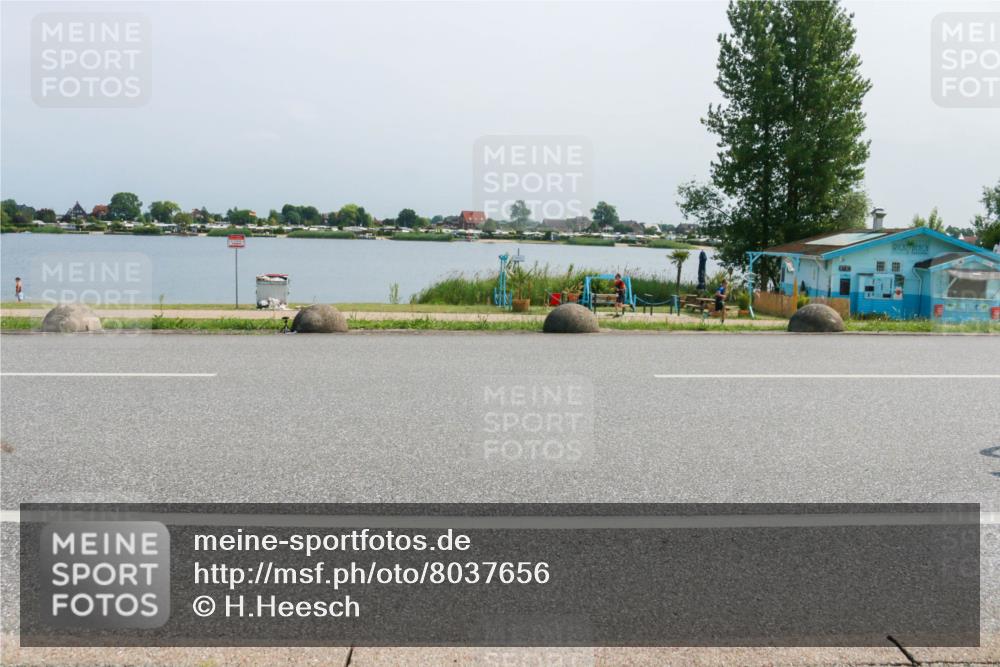 21.06.2025 - 27. Vierlanden-Triathlon H.Heesch http://msf.ph/oto/8037656 15.06.2025 11:47:30 Radfahren 684, 934 meine-sportfotos.de