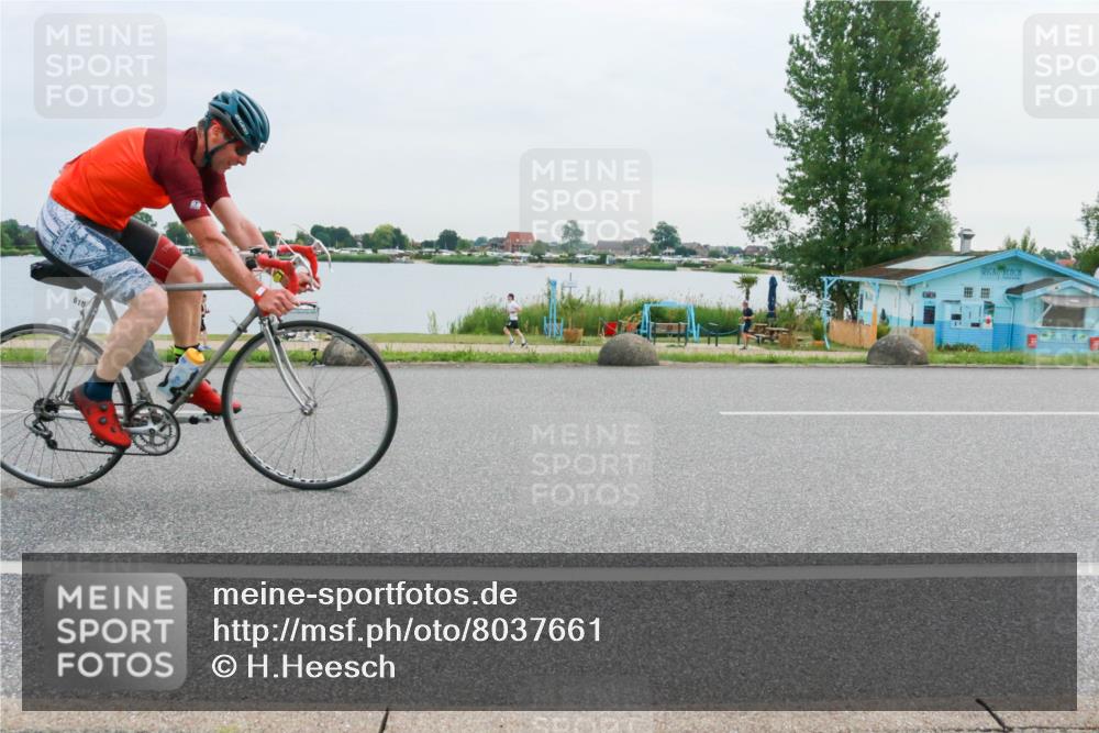 15.06.2025 - 27. Vierlanden-Triathlon H.Heesch http://msf.ph/oto/8037661 15.06.2025 10:53:04 Radfahren 399, 615 meine-sportfotos.de