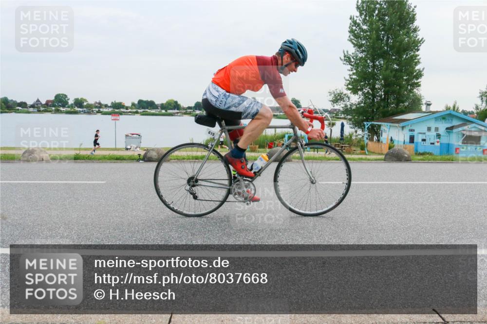 15.06.2025 - 27. Vierlanden-Triathlon H.Heesch http://msf.ph/oto/8037668 15.06.2025 10:53:04 Radfahren 399, 615 meine-sportfotos.de