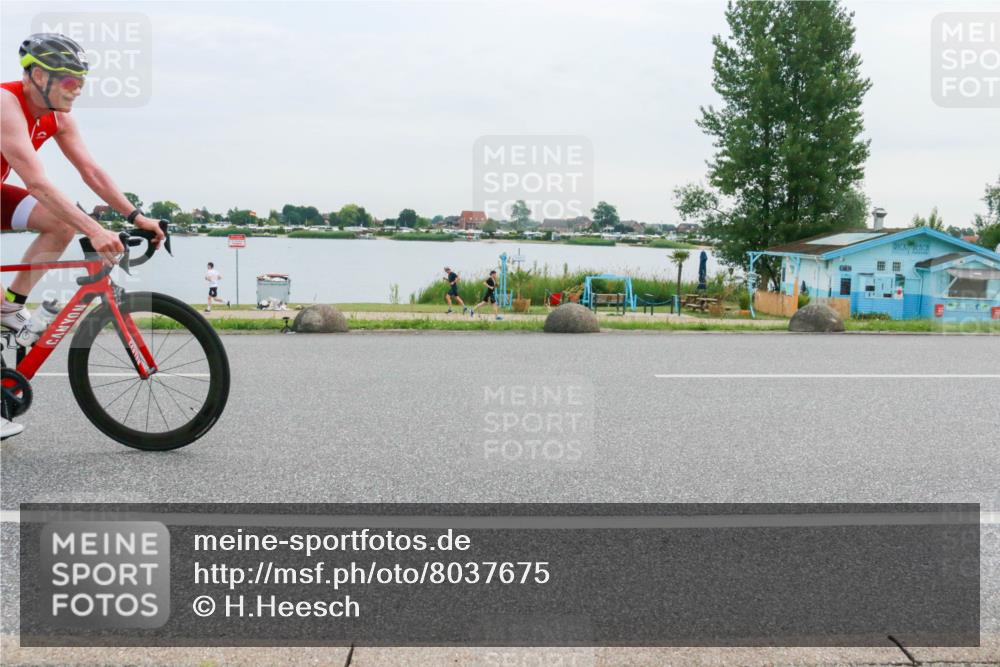 15.06.2025 - 27. Vierlanden-Triathlon H.Heesch http://msf.ph/oto/8037675 15.06.2025 10:53:07 Radfahren 247, 399, 587, 615 meine-sportfotos.de