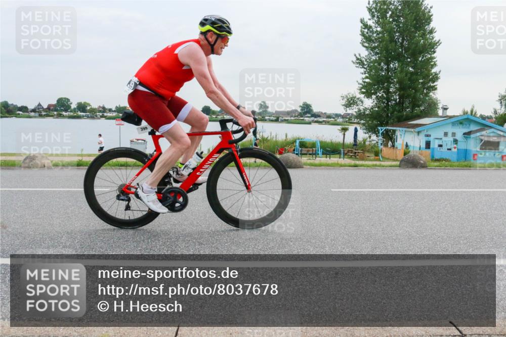 15.06.2025 - 27. Vierlanden-Triathlon H.Heesch http://msf.ph/oto/8037678 15.06.2025 10:53:07 Radfahren 247, 399, 587, 615 meine-sportfotos.de