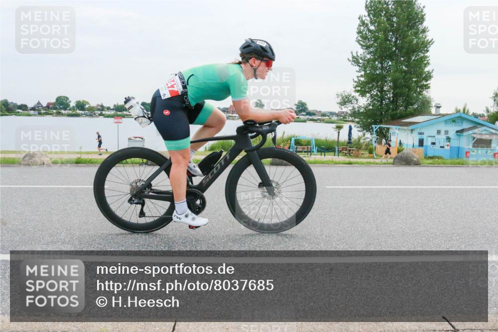 15.06.2025 - 27. Vierlanden-Triathlon H.Heesch http://msf.ph/oto/8037685 15.06.2025 10:53:10 Radfahren 247, 391, 399, 587 meine-sportfotos.de