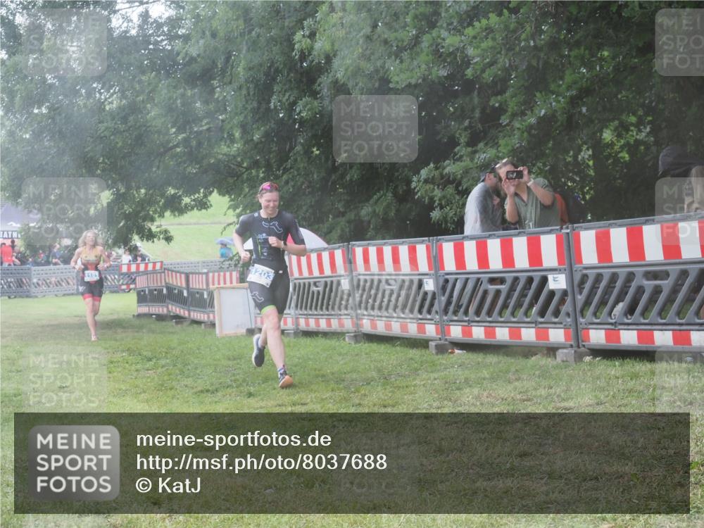 21.06.2025 - 27. Vierlanden-Triathlon KatJ http://msf.ph/oto/8037688 15.06.2025 14:19:16 Ziel 1181, 1203 meine-sportfotos.de