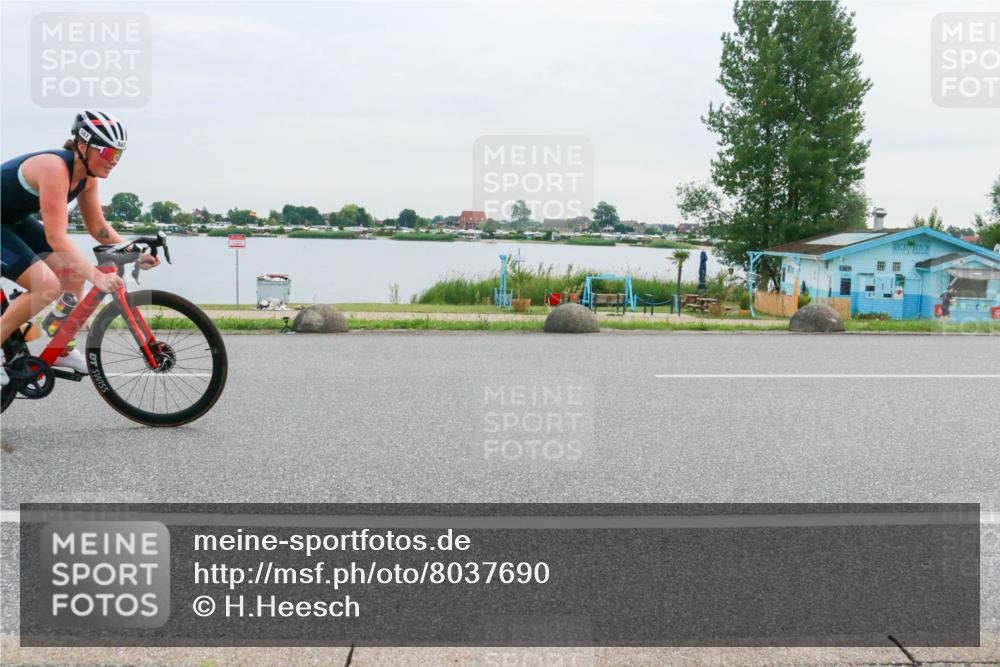 15.06.2025 - 27. Vierlanden-Triathlon H.Heesch http://msf.ph/oto/8037690 15.06.2025 10:53:11 Radfahren 247, 391, 587 meine-sportfotos.de