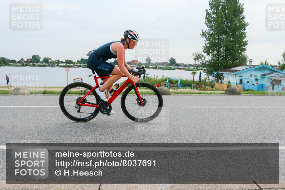 15.06.2025 - 27. Vierlanden-Triathlon H.Heesch http://msf.ph/oto/8037691 15.06.2025 10:53:11 Radfahren 247, 391, 587 meine-sportfotos.de