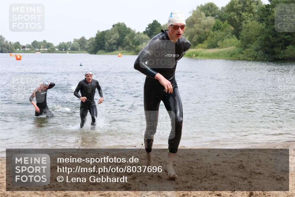 21.06.2025 - 27. Vierlanden-Triathlon Lena Gebhardt http://msf.ph/oto/8037696 15.06.2025 12:06:53 Schwimmen 1024, 1025, 1026, 1027 meine-sportfotos.de