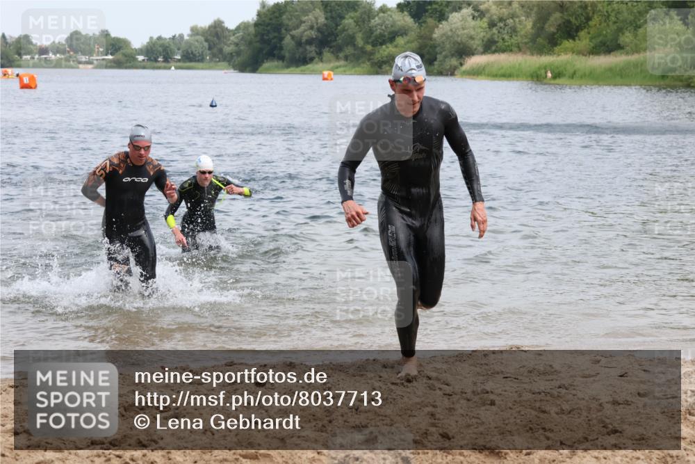 21.06.2025 - 27. Vierlanden-Triathlon Lena Gebhardt http://msf.ph/oto/8037713 15.06.2025 12:06:55 Schwimmen 1024, 1025, 1026, 1027 meine-sportfotos.de