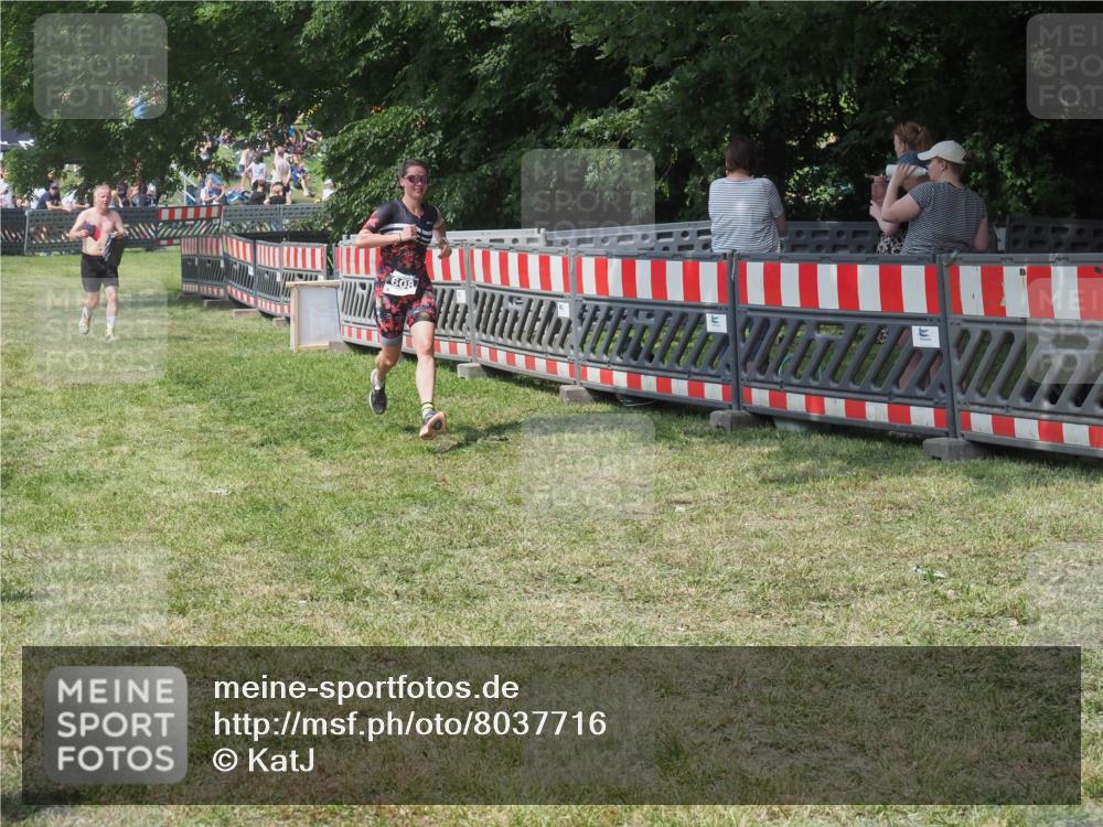 21.06.2025 - 27. Vierlanden-Triathlon KatJ http://msf.ph/oto/8037716 15.06.2025 11:30:37 Schwimmen 910 meine-sportfotos.de