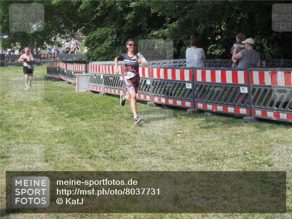 21.06.2025 - 27. Vierlanden-Triathlon KatJ http://msf.ph/oto/8037731 15.06.2025 11:30:37 Schwimmen 910 meine-sportfotos.de
