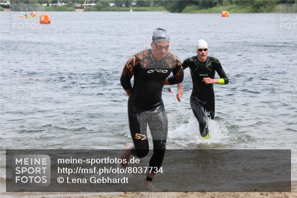 21.06.2025 - 27. Vierlanden-Triathlon Lena Gebhardt http://msf.ph/oto/8037734 15.06.2025 12:06:57 Schwimmen 1018, 1024, 1025, 1026, 1027 meine-sportfotos.de