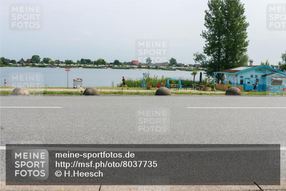 21.06.2025 - 27. Vierlanden-Triathlon H.Heesch http://msf.ph/oto/8037735 15.06.2025 11:47:32 Radfahren 684, 934 meine-sportfotos.de
