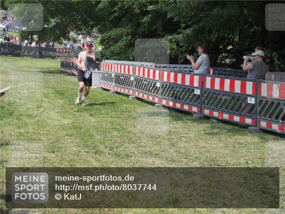 21.06.2025 - 27. Vierlanden-Triathlon KatJ http://msf.ph/oto/8037744 15.06.2025 11:30:41 Schwimmen 910 meine-sportfotos.de