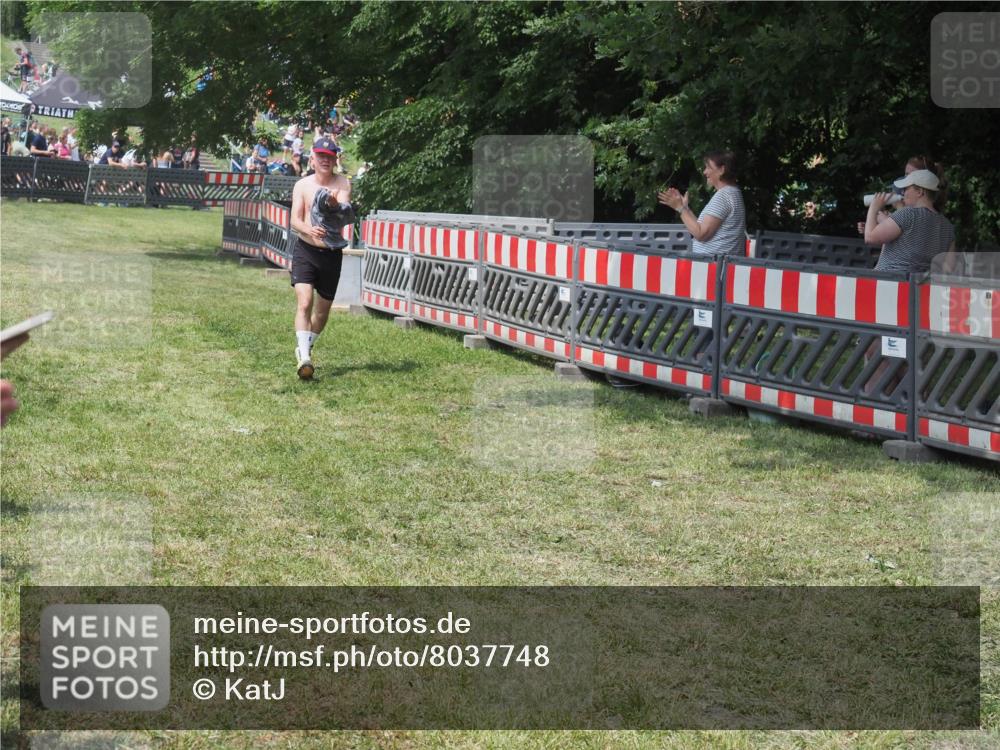 21.06.2025 - 27. Vierlanden-Triathlon KatJ http://msf.ph/oto/8037748 15.06.2025 11:30:41 Schwimmen 910 meine-sportfotos.de
