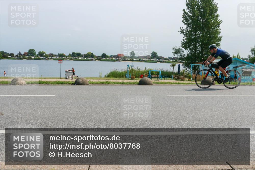 21.06.2025 - 27. Vierlanden-Triathlon H.Heesch http://msf.ph/oto/8037768 15.06.2025 11:47:34 Radfahren 649, 934 meine-sportfotos.de