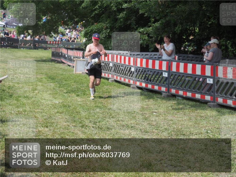 21.06.2025 - 27. Vierlanden-Triathlon KatJ http://msf.ph/oto/8037769 15.06.2025 11:30:42 Schwimmen 910 meine-sportfotos.de