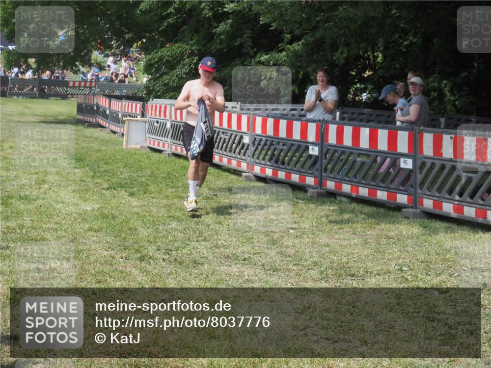 21.06.2025 - 27. Vierlanden-Triathlon KatJ http://msf.ph/oto/8037776 15.06.2025 11:30:42 Schwimmen 910 meine-sportfotos.de