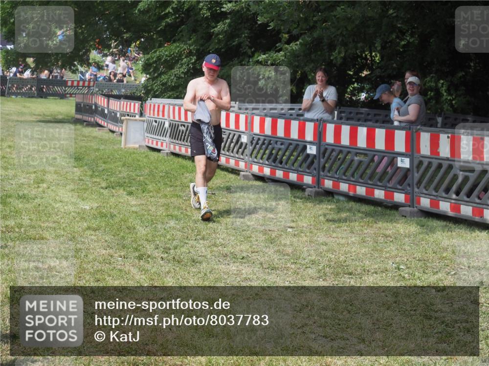 21.06.2025 - 27. Vierlanden-Triathlon KatJ http://msf.ph/oto/8037783 15.06.2025 11:30:42 Schwimmen 910 meine-sportfotos.de
