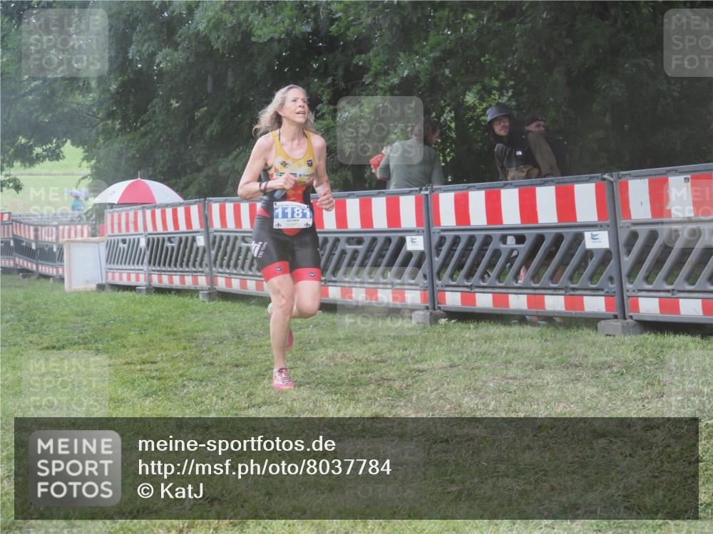 21.06.2025 - 27. Vierlanden-Triathlon KatJ http://msf.ph/oto/8037784 15.06.2025 14:19:20 Ziel 1181, 1203 meine-sportfotos.de