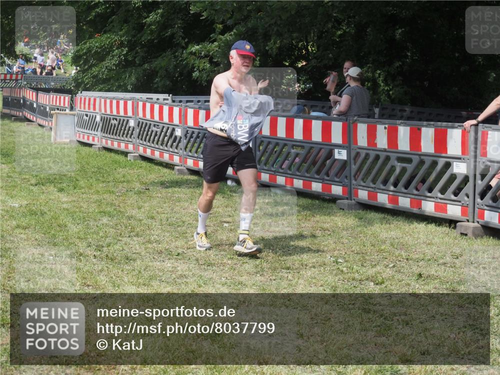 21.06.2025 - 27. Vierlanden-Triathlon KatJ http://msf.ph/oto/8037799 15.06.2025 11:30:44 Schwimmen 910 meine-sportfotos.de