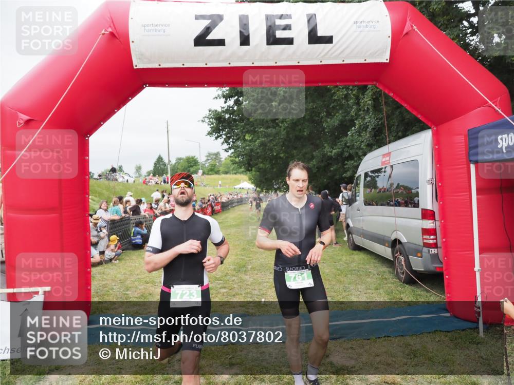 21.06.2025 - 27. Vierlanden-Triathlon MichiJ http://msf.ph/oto/8037802 15.06.2026 13:13:30 Ziel 723, 761 meine-sportfotos.de