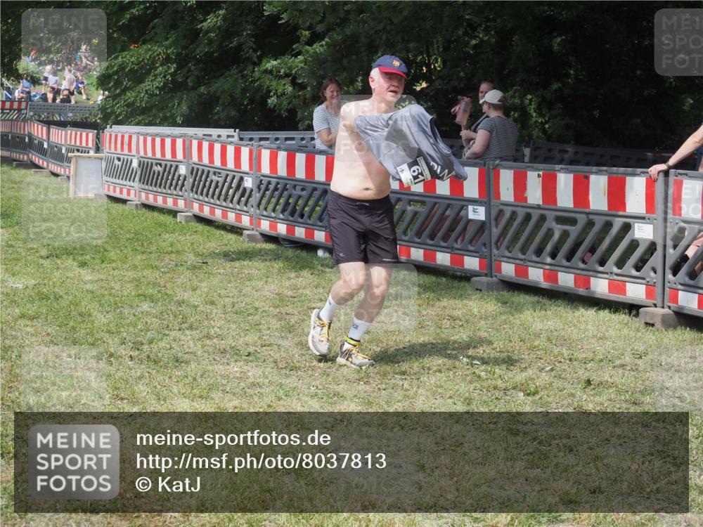 21.06.2025 - 27. Vierlanden-Triathlon KatJ http://msf.ph/oto/8037813 15.06.2025 11:30:44 Schwimmen 910 meine-sportfotos.de