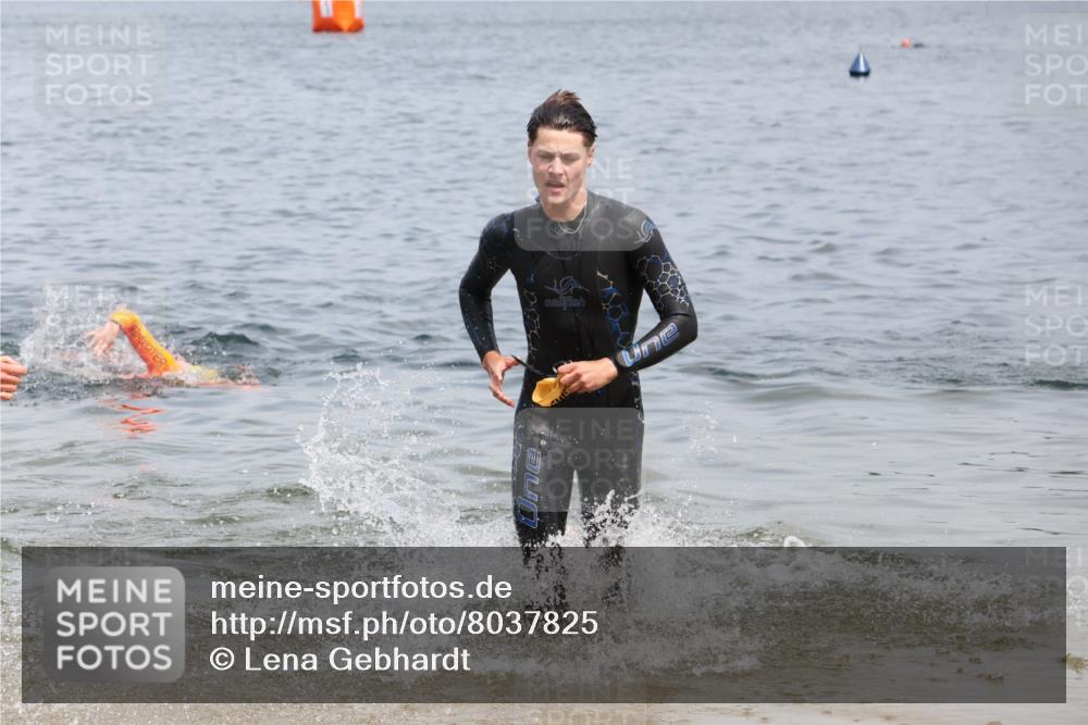 21.06.2025 - 27. Vierlanden-Triathlon Lena Gebhardt http://msf.ph/oto/8037825 15.06.2025 12:08:43 Schwimmen 1034, 1035, 1037, 1038 meine-sportfotos.de