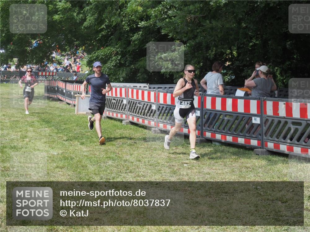 21.06.2025 - 27. Vierlanden-Triathlon KatJ http://msf.ph/oto/8037837 15.06.2025 11:30:59 Schwimmen  meine-sportfotos.de